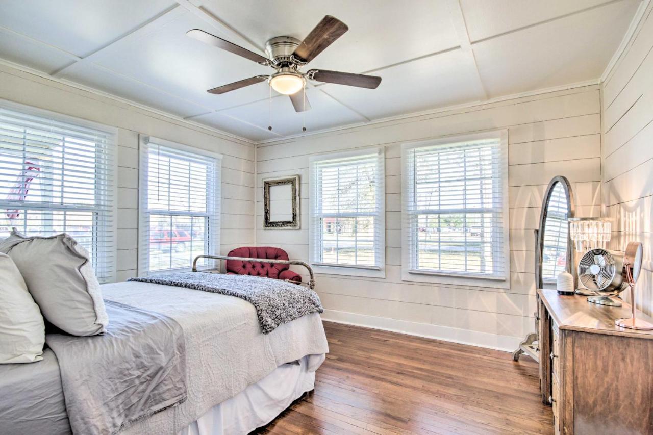 Charming Country Cottage, Walk To Main Street! Tomball Buitenkant foto